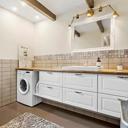 Stunning In With Kitchen